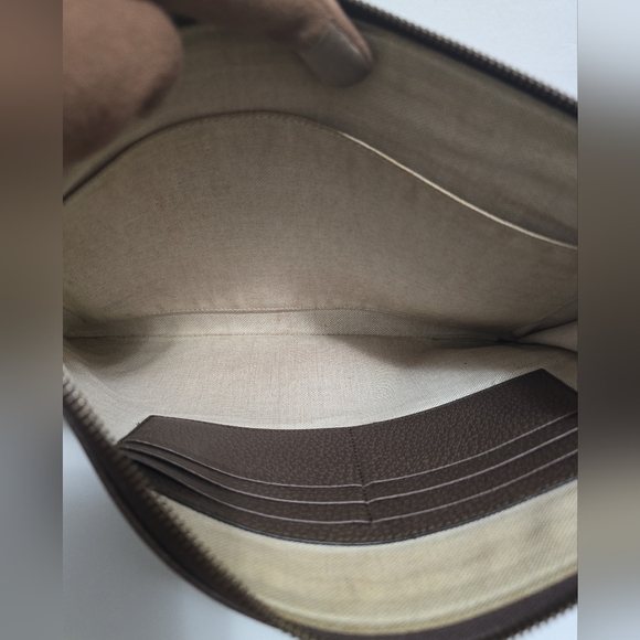 GUCCI 2018 Cruise GG Supreme Canvas UFO Patch Envelope Clutch - Picture 9 of 12